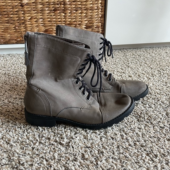 Grey zip up combat boots - Picture 1 of 4